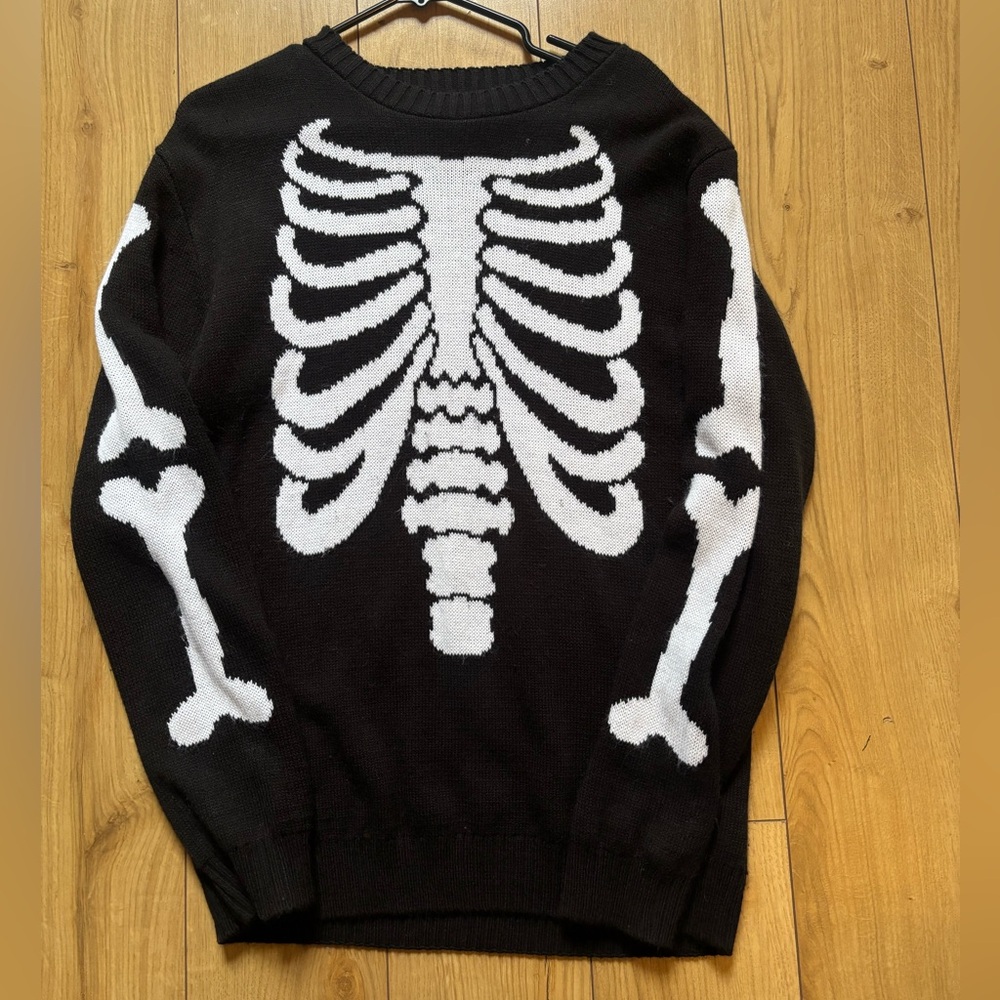 Boohoo Black and White Crewneck Skeleton Sweater